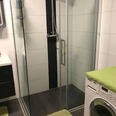 Schone Drei-zimmer Mit Balkon Apartman